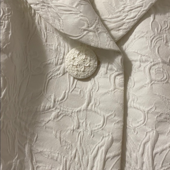 Classy Kasper 3 piece Suit - Picture 3 of 8